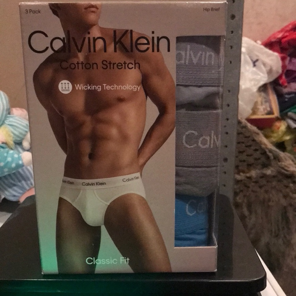 NIB Calvin Klein Sz XXL hip briefs 3 pack wicking technology